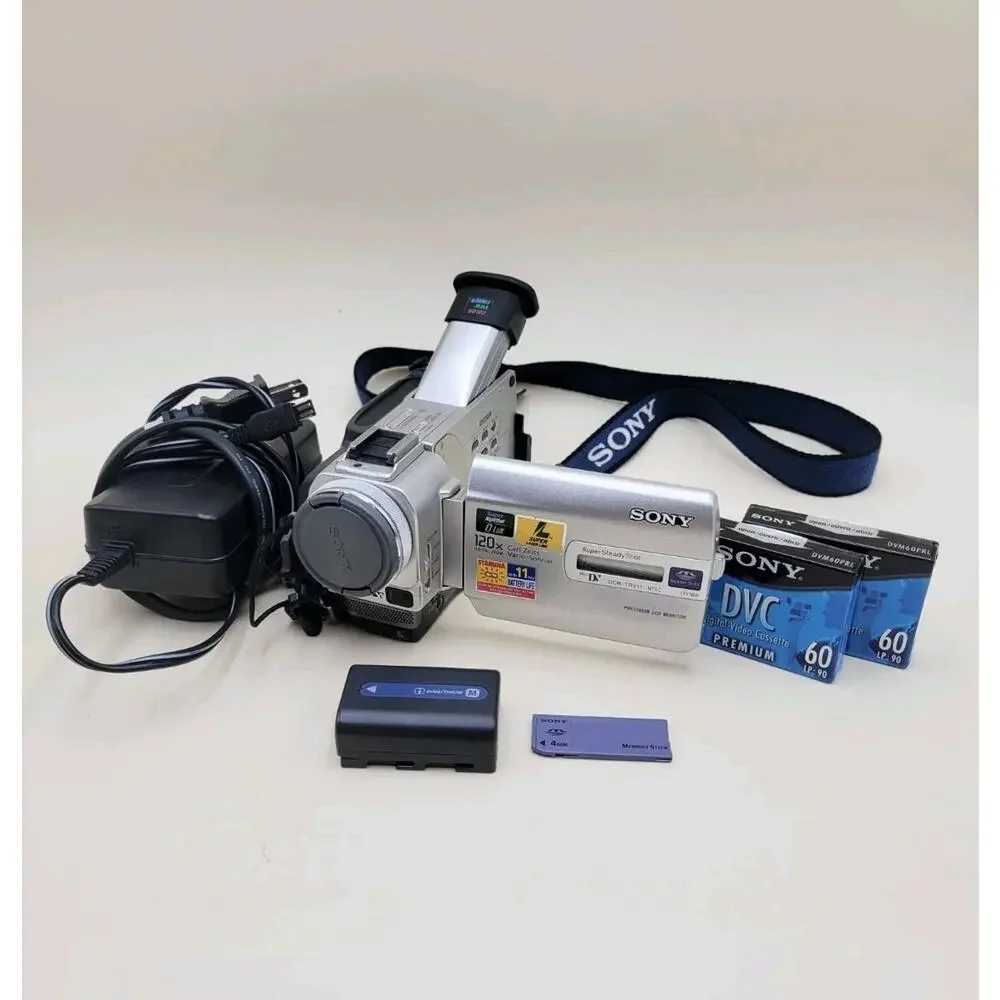 Vintage Sony Handycam DCR-TRV11 MiniDV Digital Camcorder Bundle